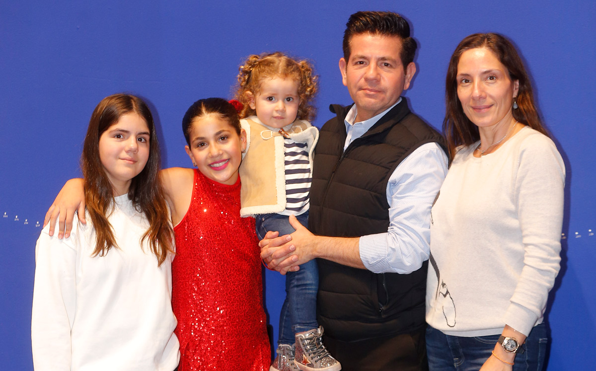 Daniela Leal, Maya Leal, Eva Sofía Leal, Ovidio Leal y Claudia Ballí de Leal / Foto: Daniel Saldívar
