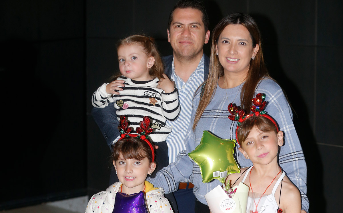 Diego Lainez, Mariana Cárdenas, Roberta Lainez, Emilia Lainez y Mariana Lainez / Foto: Daniel Saldívar