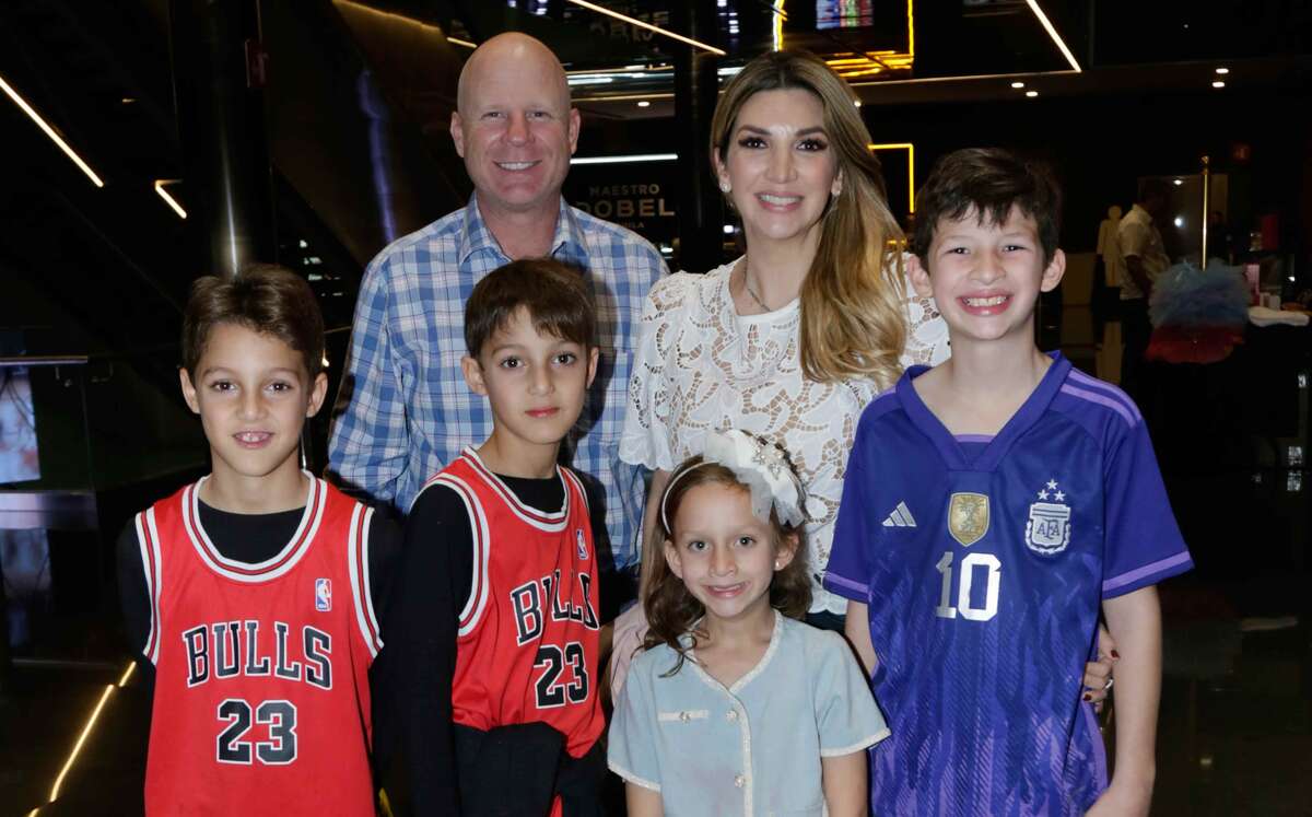 Mauricio Salazar, Antonella Michelena, Mateo Salazar, Pablo Salinas, Antonela Salazar y Mauricio Salazar