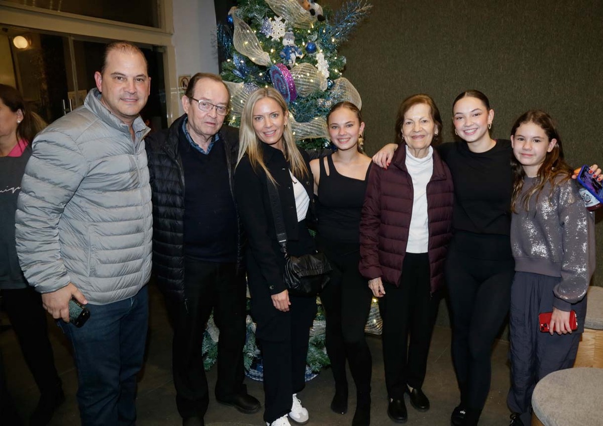 Miguel Ibarra, Marco Carrillo, Ana Carrillo, Jimena Ibarra, Rosa María Ayala, Valeria Ibarra y Daniela Ibarra