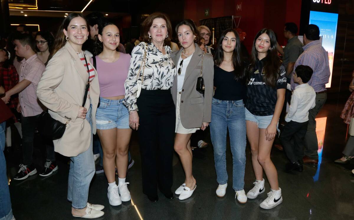 Sam Vives, Estefy González, Blanca de Vives, Zere Vives, Vivi González y Camila Vives