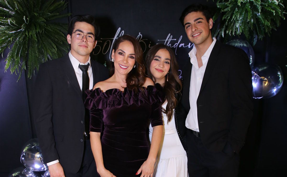 víctor, mary, mariana y ricardo