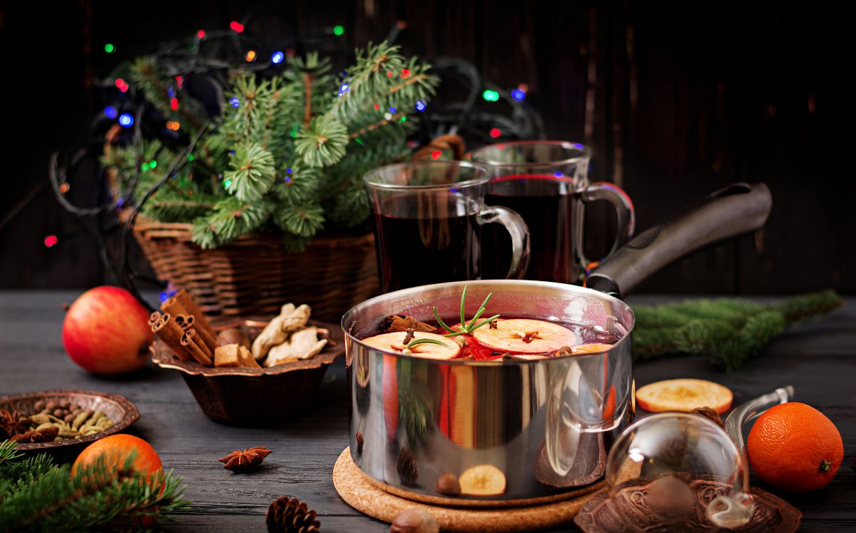 Ponche navideño: Beneficios, ingredientes y cómo prepararlo (Freepik)
