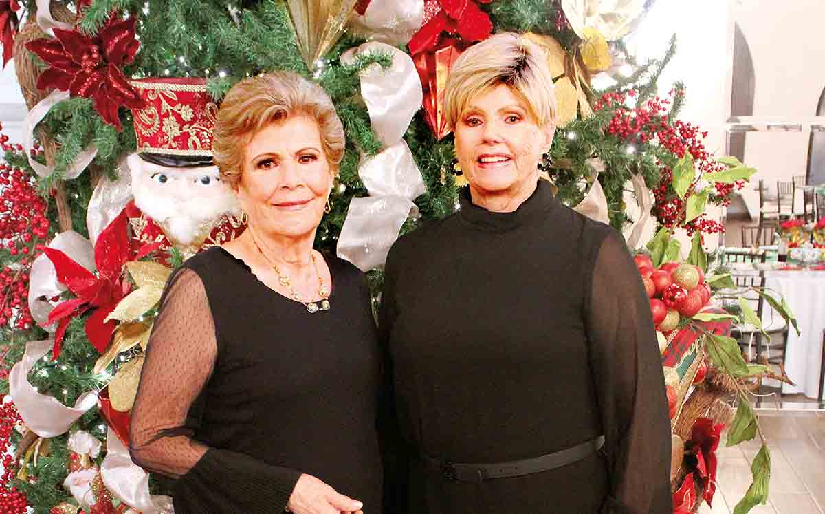 HILDA DE OSORIO  Y ANNE DE ELIZONDO recibieron a más de 50 asistentes en el Club Campestre Tampico