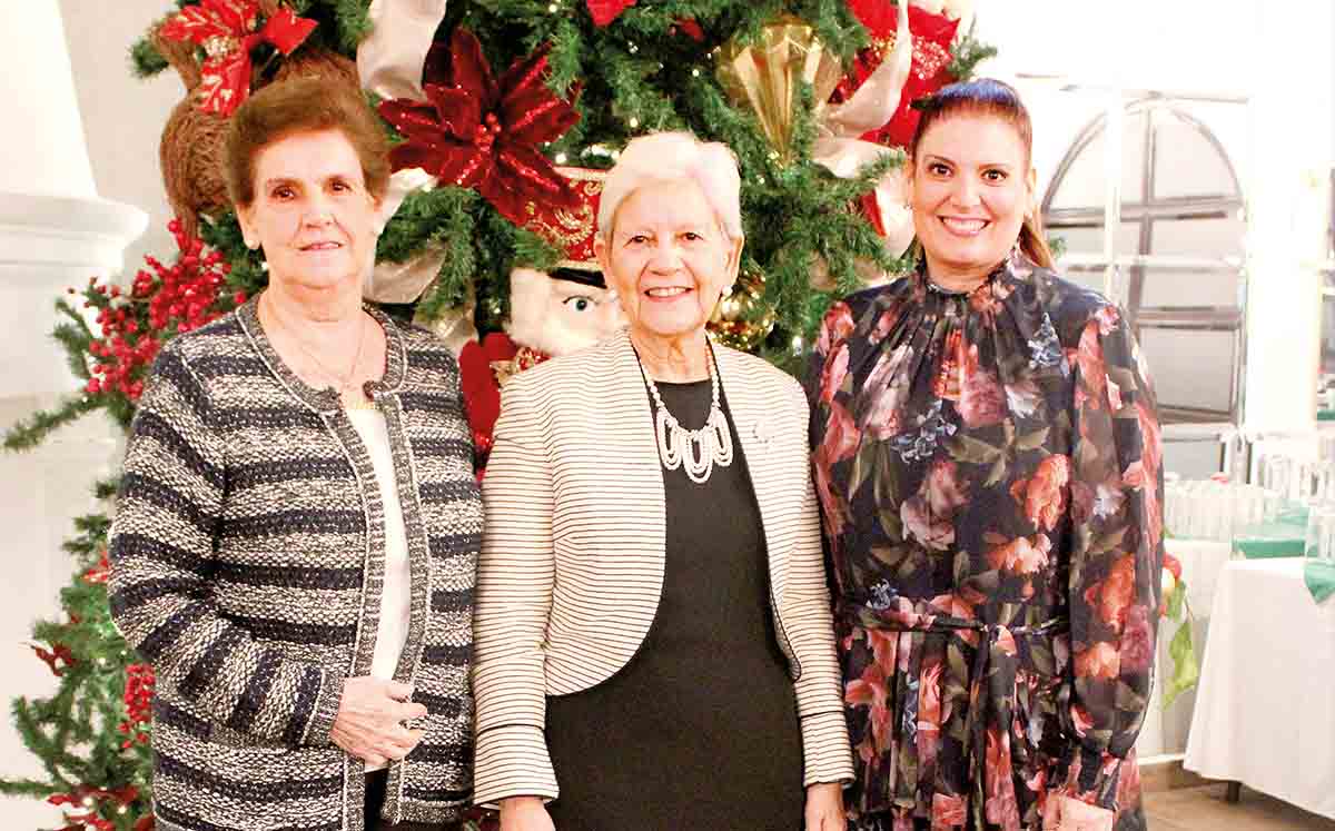 ROSA MARÍA ELIZONDO, NORA ELIZONDO Y SANDRA ABISAD felices de festejar las fiestas decembrinas