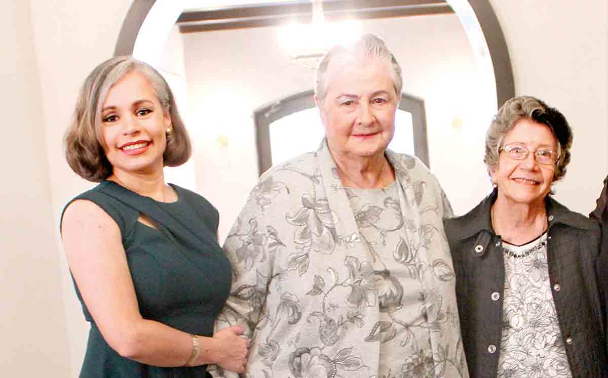 ZAIDA de NISHIMURA, LIBBY MONTALVO Y TERE ALZALGA felices de celebrar las fiestas decembrinas