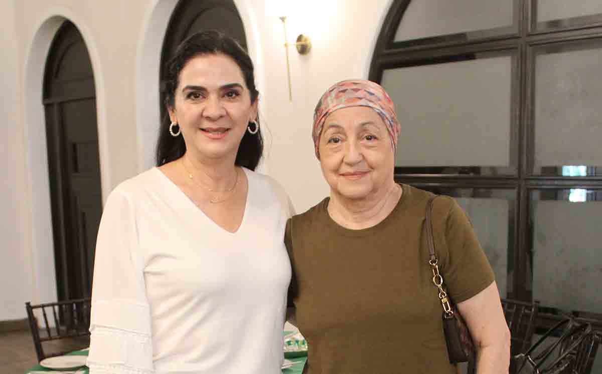 MÓNICA VILLARREAL Y ADELA DE CRUZ AYALA disfrutaron de los regalos en el Club Campestre Tampico