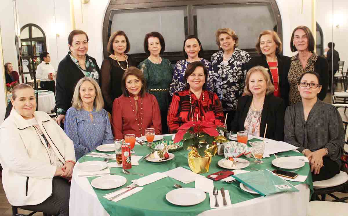 Asistentes del evento felices de reencontrarse