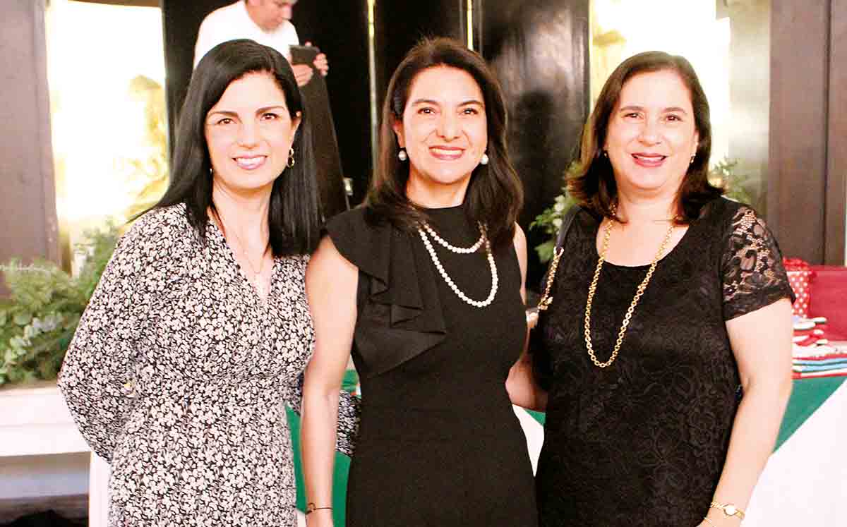 GLORIA GARCÍA, LORENA VÁZQUEZ Y GABY SIGRIST felices de participar en los diferentes concursos y rifas