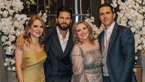 Mamá de Poncho de Nigris llora por el estado de salud de su esposo (Instagram)