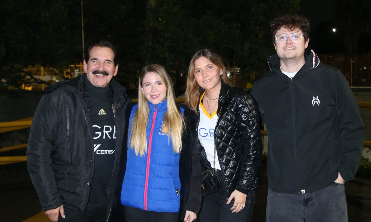 Carlos Barona, Daniela Barona, Mariela Barona y Jorge Ureña