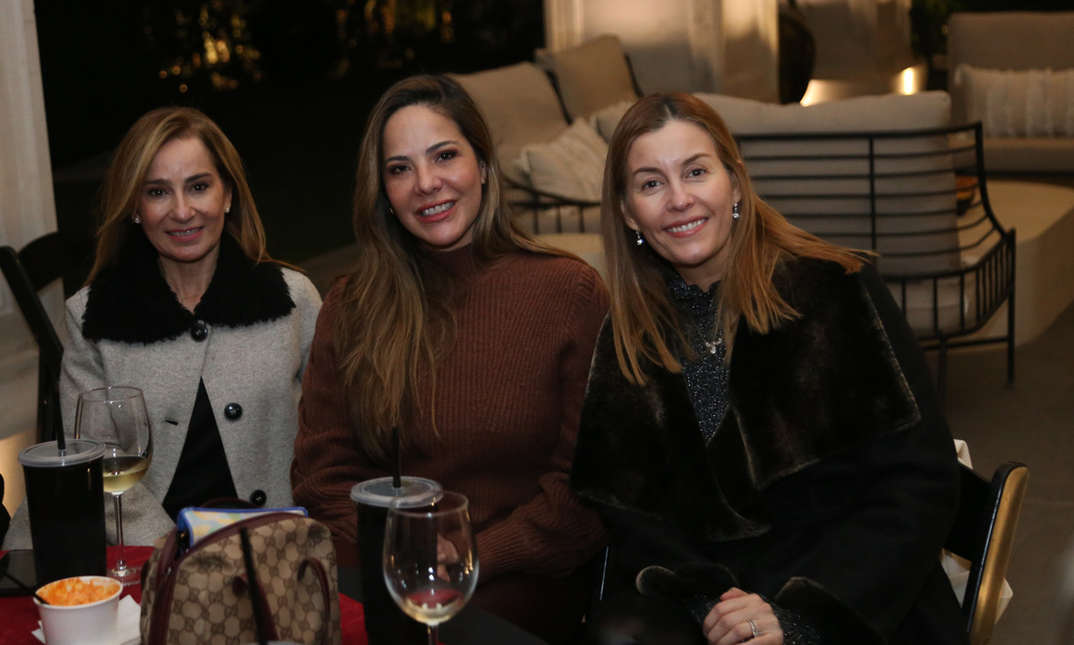Ivonne Odriozola de Martínez, Vanessa Martínez y Carmen De la Garza de Backhoff / Foto: Roberto Alvarado