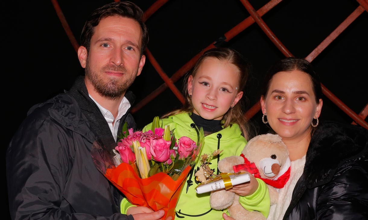 Alejandro Martínez, Isabella Martínez y Carmen Baxter