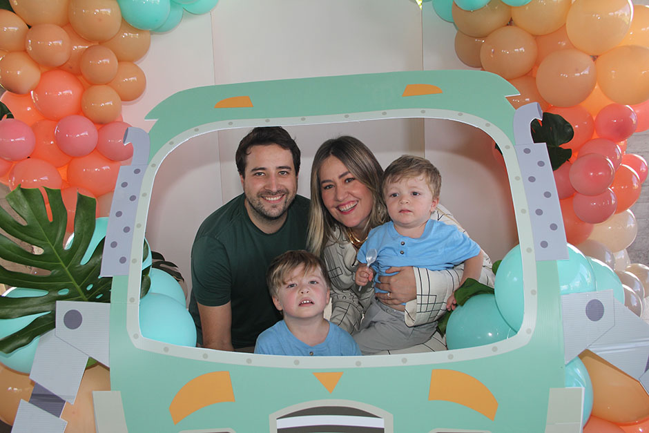 Carlos Moncada, Lucía Orozco, Tiago Moncada y Lucas Moncada