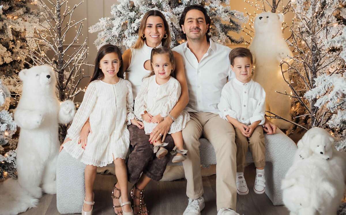 Corde Guerra de Califa y Pedro Califa junto a sus hijos