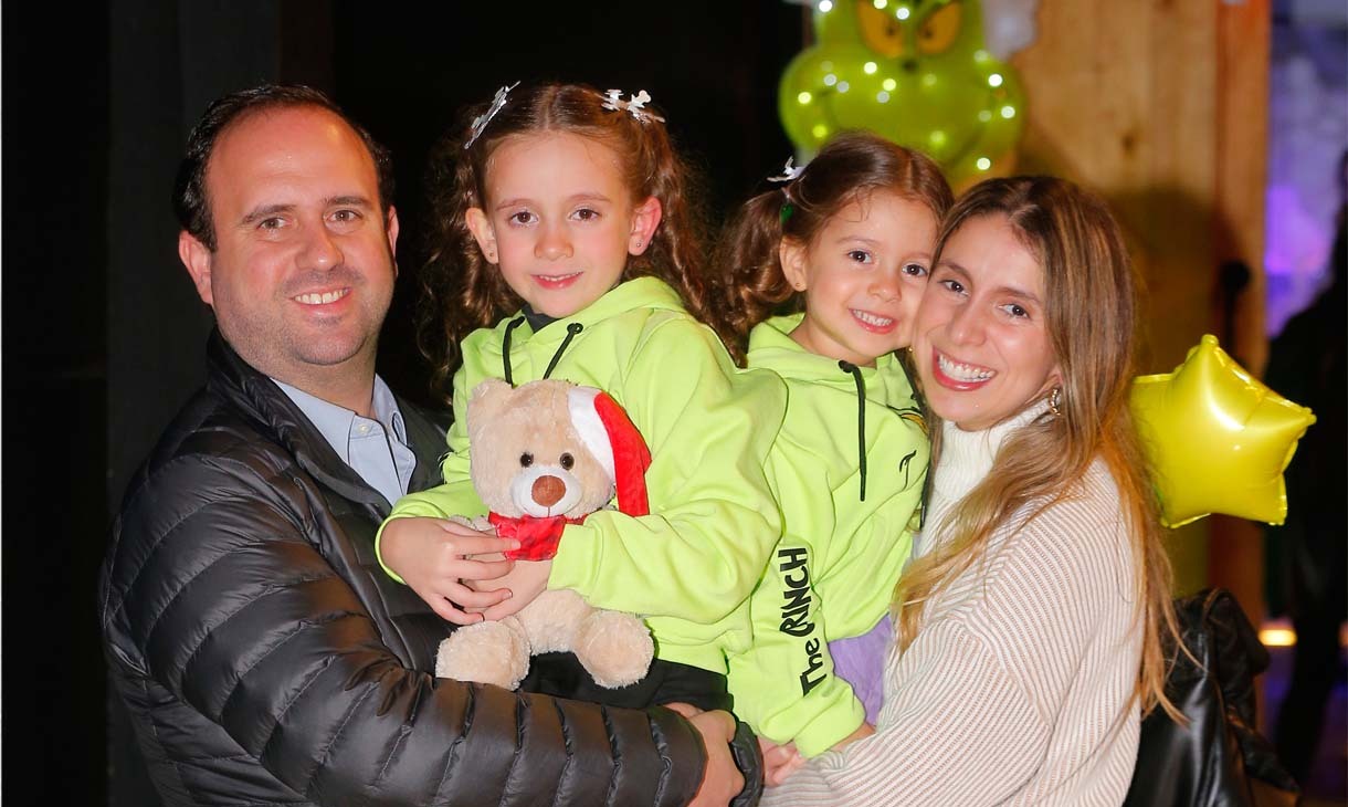 Juan Pablo Stratta, Romina Stratta, Stefana Stratta y Ana Gaby Esparza.jpg