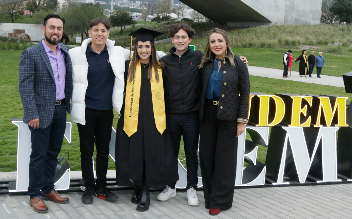 Felipe Aguilar, Rodrigo Aguilar, Cristina Aguilar, Luis Felipe Aguilar e Ileana Rochín / Foto: Staff Chic