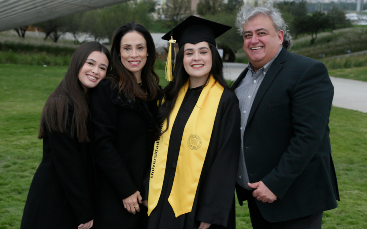 Gaby González, Gaby Cardona, Ana Paola González y Memo González / Foto: Staff Chic
