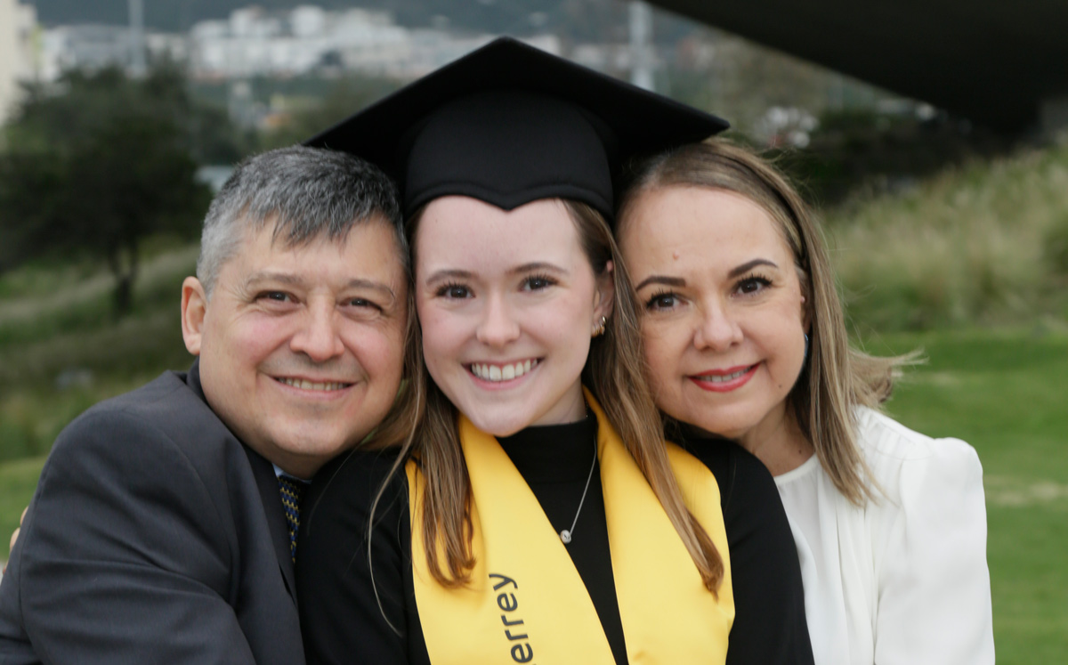 Lorenzo Gómez, Marcela Gómez e Iris Angulo de Gómez / Foto: Staff Chic