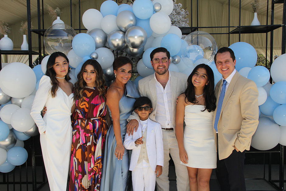 Renata Aceves, Daniela Barragán, Mónica Ochoa, Álvaro Aceves, Isabella Aceves, Luis Lozano y Álvaro Aceves Ochoa.