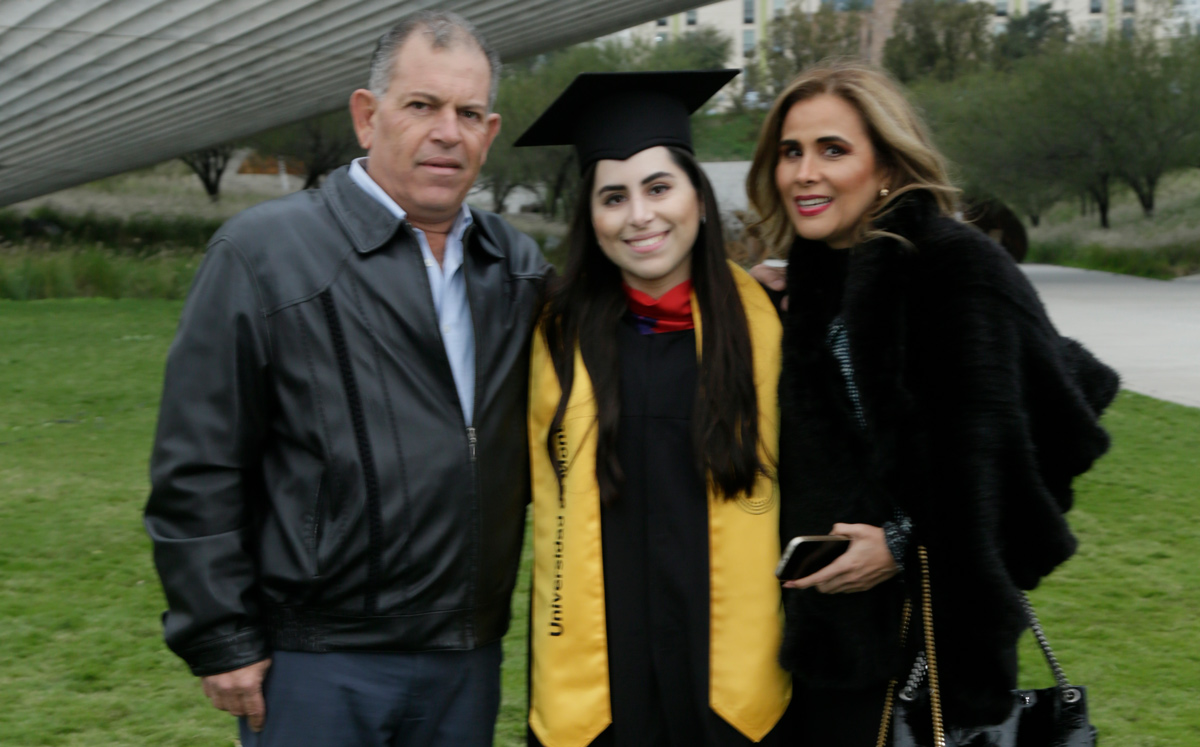 Víctor Manuel De León, Luisa Fernanda De León y Heidi Mata / Foto: Staff Chic