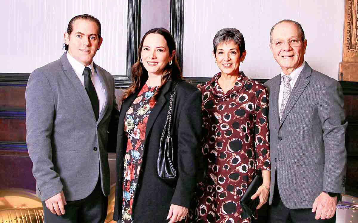 JAVIER GÓMEZ, CLAUDIA RIVERA, CLAUDIA DE LEÓN Y GABRIEL RIVERA listos para ayudar en el Casino Tampiqueño