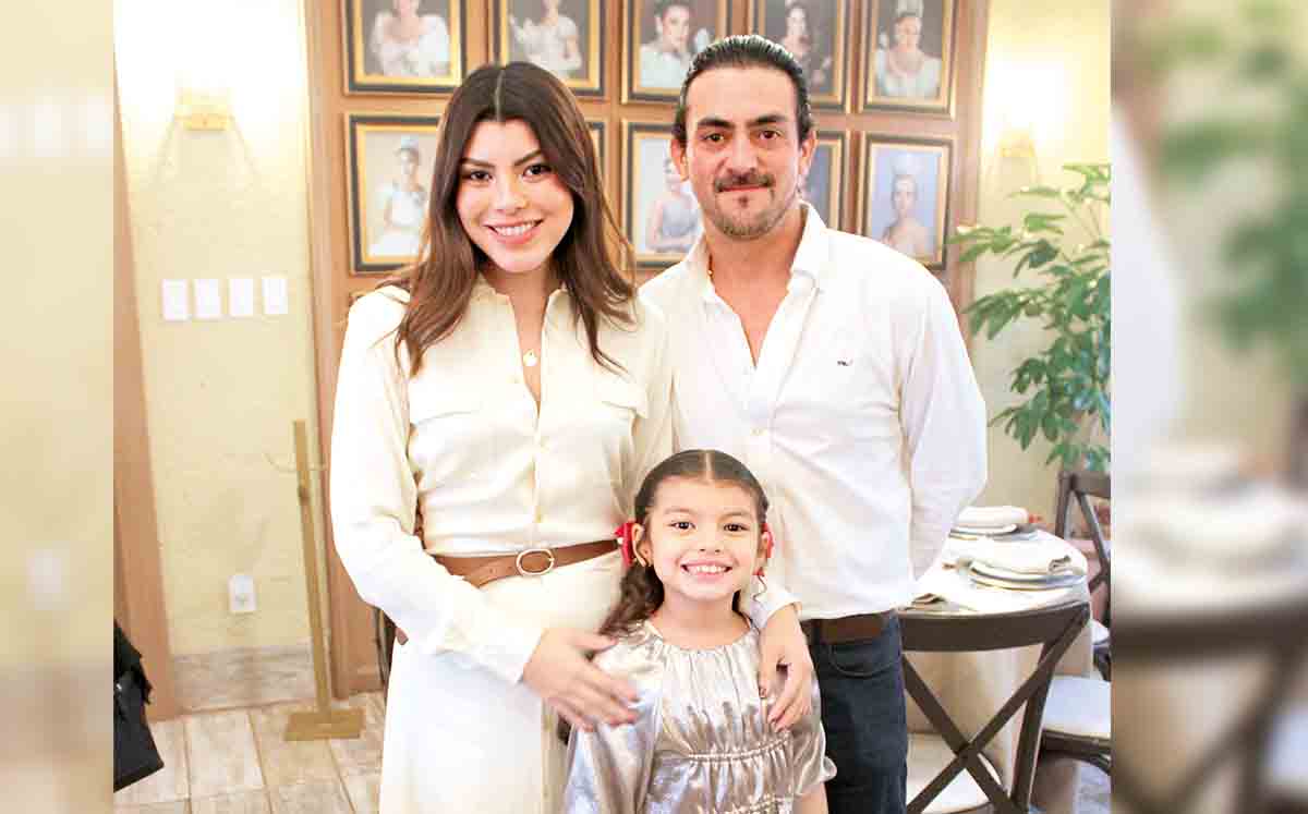 SALLY SAN MIGUEL, JUAN DE DIOS VILLARREAL Y MARÍA SOFÍA CANTÚ felices de festejar junto a Alicia de su cumpleaños