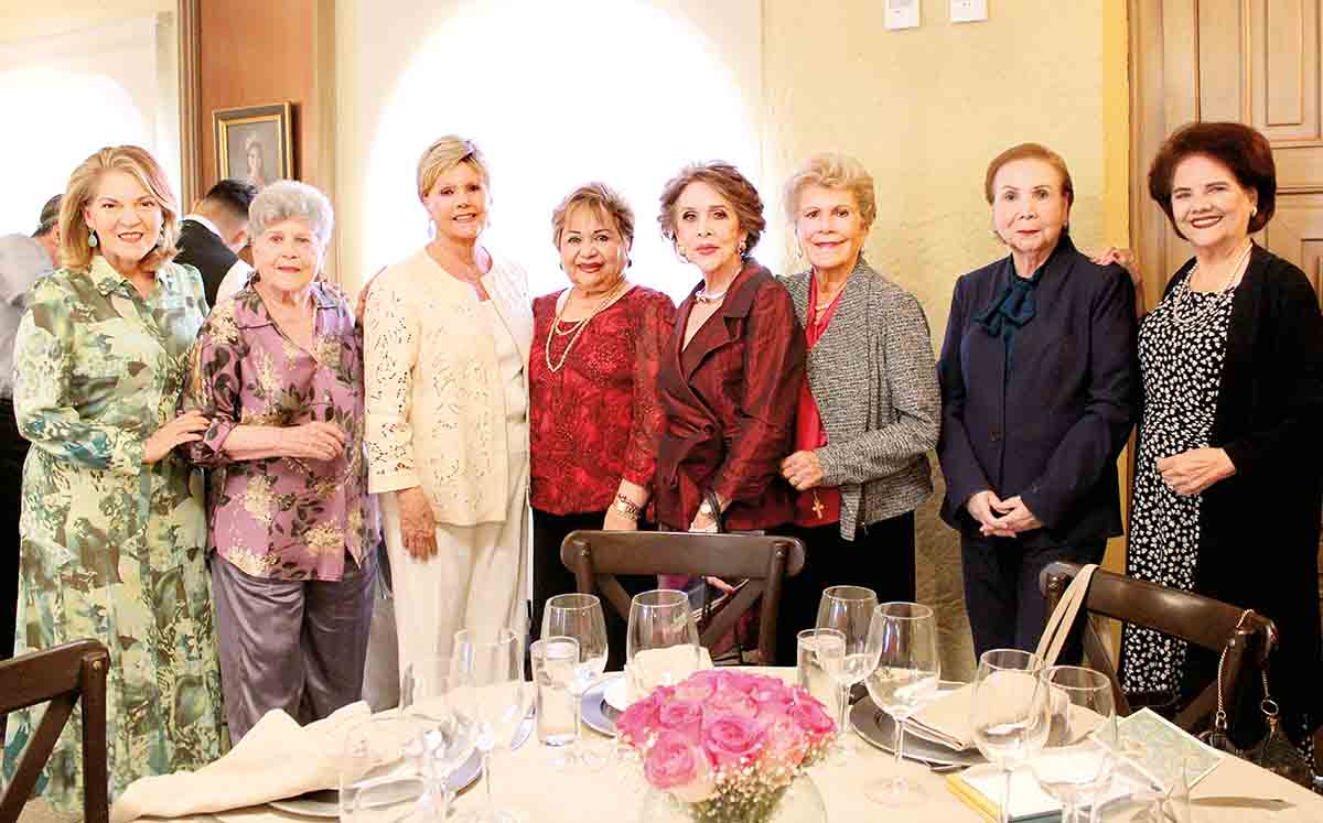 ELVIRA DEL CAMPO, ROSITA FARÍAS, ANNE DE ELIZONDO, IMELDA CANO, ALICIA BRICTSON, HILDA OSORIO, OFELIA DE RÁBAGO Y ELSA DE VÁZQUEZ en el Depo