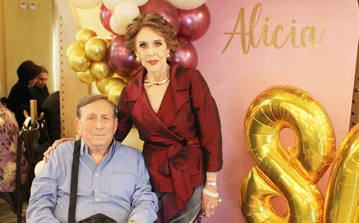 JUAN DE DIOS VILLARREAL, ALICIA BRICTSON disfrutaron de la música de Gabriel Osorio