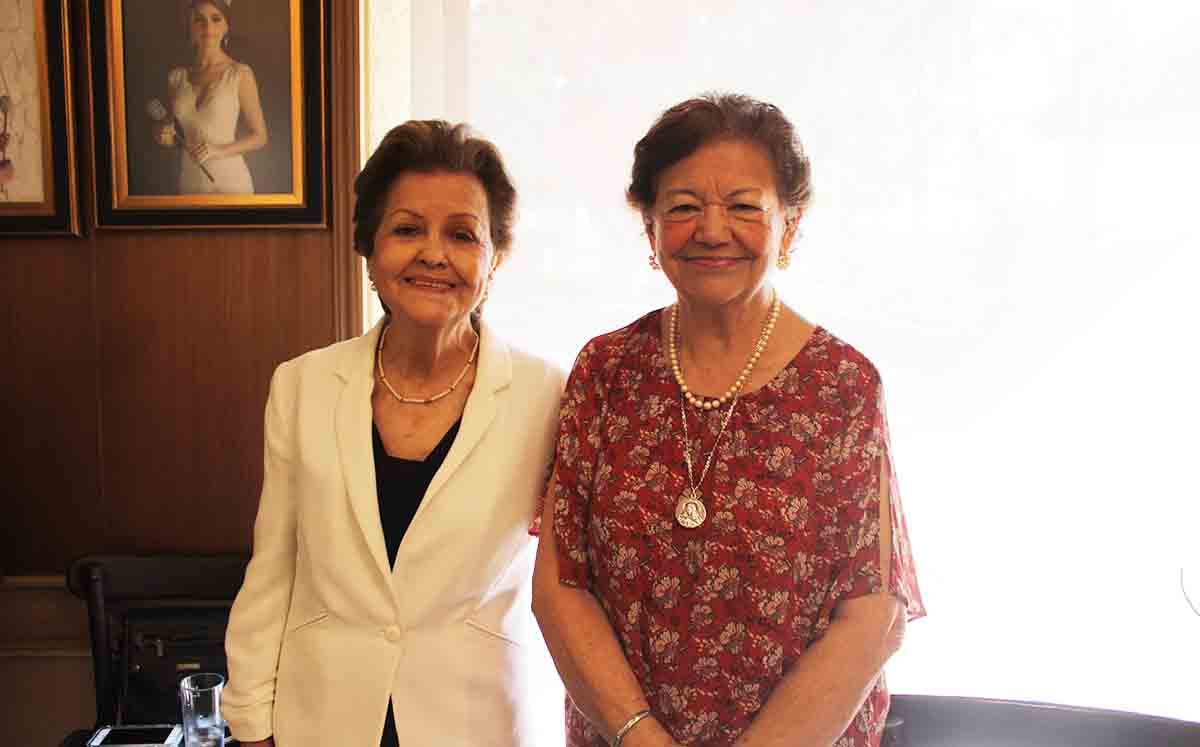 PILLY CASTILLO DE HOLARTE, MARY FLORES DE GONZÁLEZ celebraron en una maravillosa tarde el 80 cumpleaños de Alicia Brictson