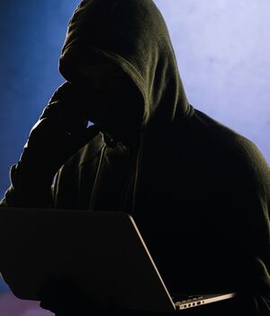 Fraude telefónico: CONDUSEF alerta en época navideña (Freepik)