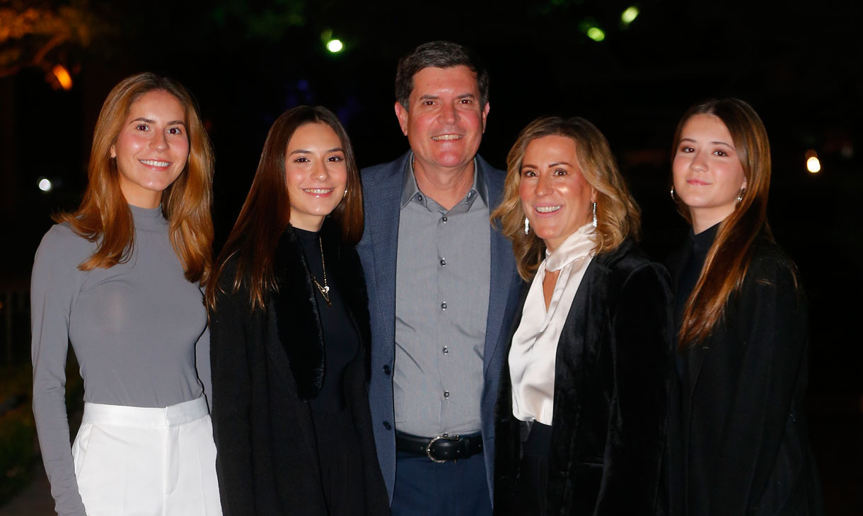 Mariana Guerra, Valeria Guerra, Ricardo Guerra, Regina Guerra y Rosalinda Saldaña