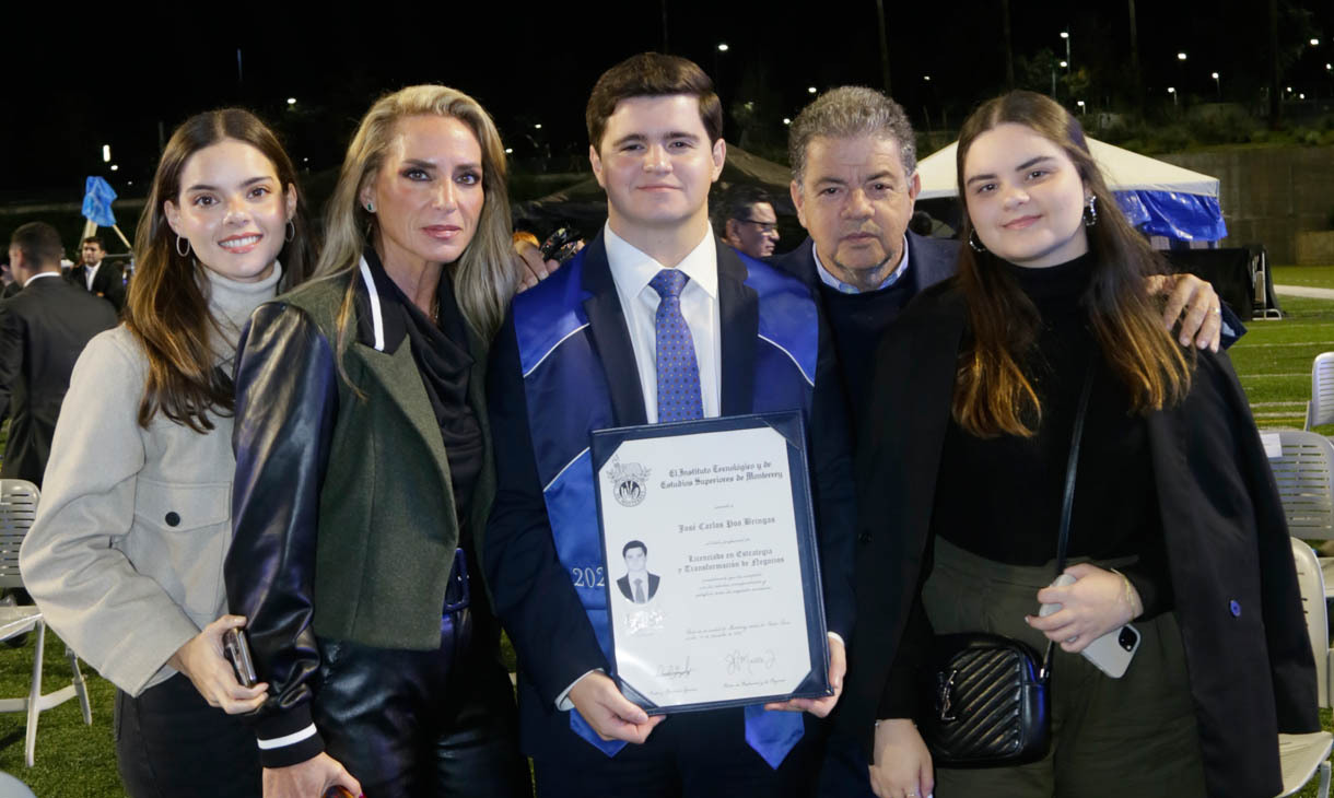 Graciela Poo, Carolina Bringas de Poo, José Carlos Poo, José Carlos Poo y Carolina Poo