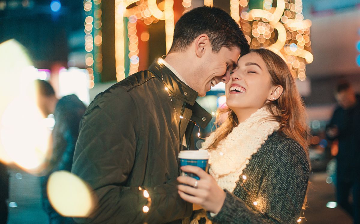 Año Nuevo: ¿En dónde poner las nochebuenas para encontrar el amor? (Freepik)