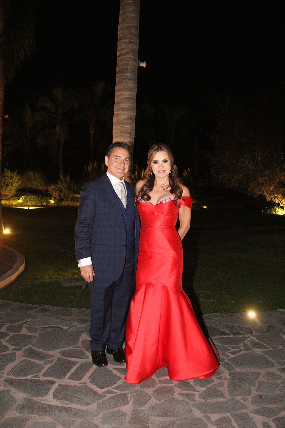 02 Luis Enrique Montes Guerra y Ana Mercedes Gutiérrez de Montes. Papás de la novia