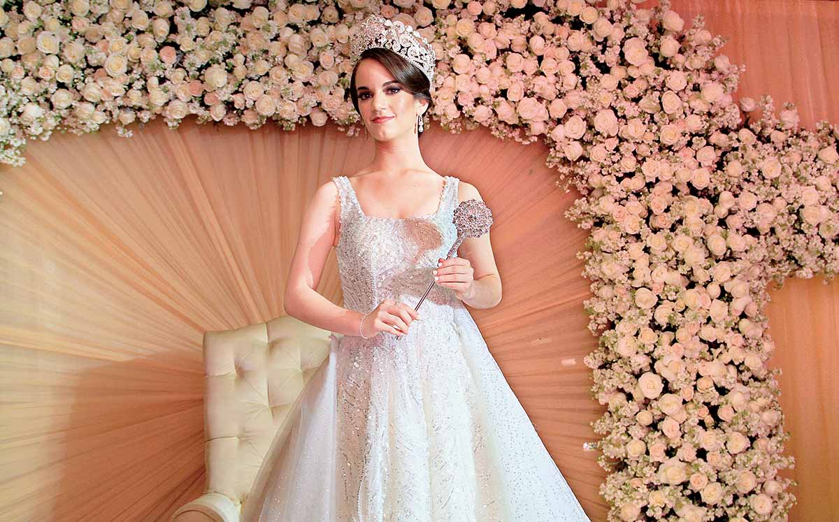 Coronación reina del deportivo, ANA MARY MARTÍNEZ