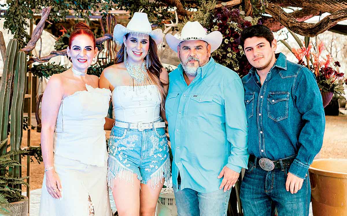 Edición 785: birthday girl!, KOTTY DE VILLARREAL, KOTTY MAYELA VILLARREAL, ELUID VILLARREAL Y ELIUD ANTONIO VILLARREAL