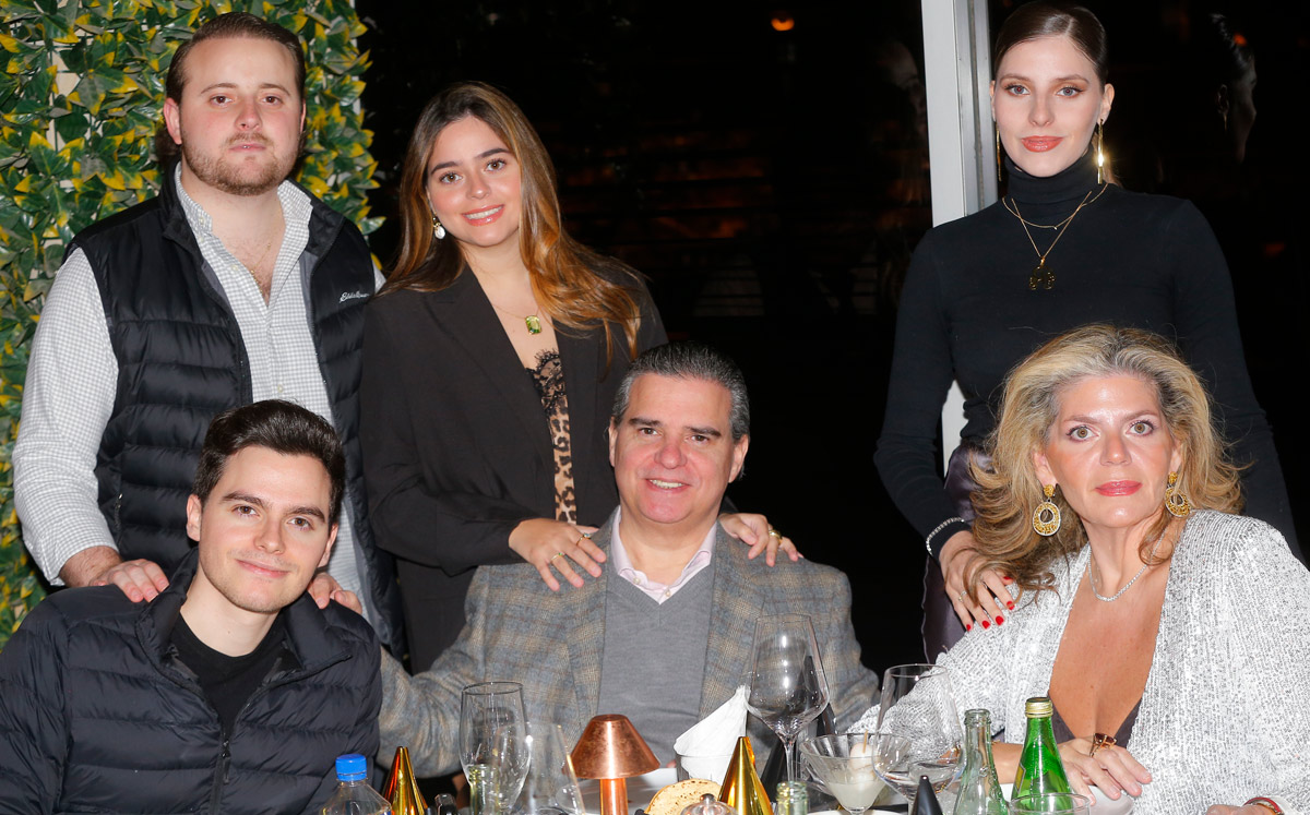 Eduardo De la Garza, Camila Rodríguez, Raquel Rodríguez, Edmundo Rodríguez, Edmundo Rodríguez y Érika de Rodríguez / Foto: Daniel Saldívar