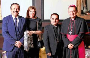 JOSÉ LUIS TERÁN y su esposa, SUSANA DE TERÁN junto al obispo JOSÉ ARMANDO ÁLVAREZ Y JOSEPH SPITERI, Nuncio Apostólico de México
