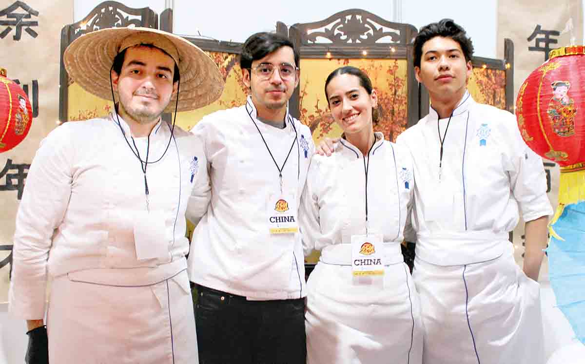JOSETH MAYA, HUGO GUZMÁN, ZAMIRA RADILLO Y FELIX RODRÍGUEZ fueron algunos de los estudiantes que participaron en la muestra gastronómica