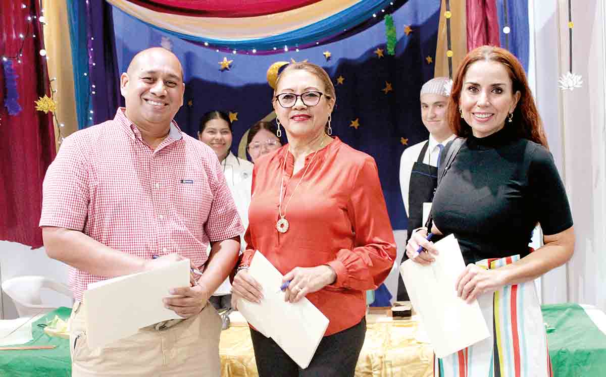 ARTURO LEYVA, ARACELI CHONG Y ADRIANA GOVELA nos regalaron sus mejores sonrisas en la muestra gastronómica Sabores de Asia