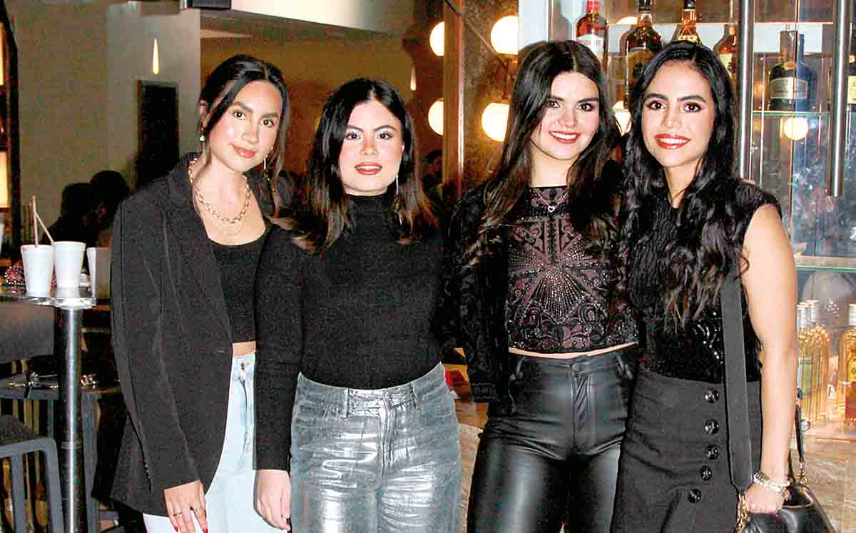 KAREN MENDOZA, PATY ÁLVAREZ, EMILY SALAZAR Y MARÍA ANDREA RODRÍGUEZ se reunieron para celebrar el fin de un gran año