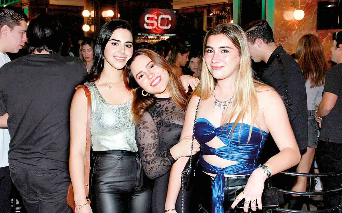 DANIELA SCHEKAIBAN, REGINA CASTILLO Y REGINA SOLÍS cantaron y bailaron en el Deportivo Español