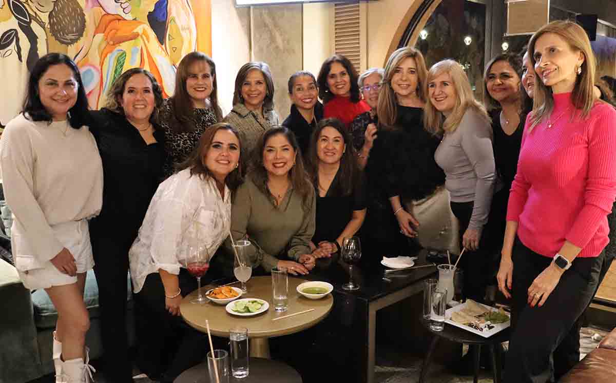 Asistentes del evento cantaron, bailaron y disfrutaron de la gran ambientación el bar.