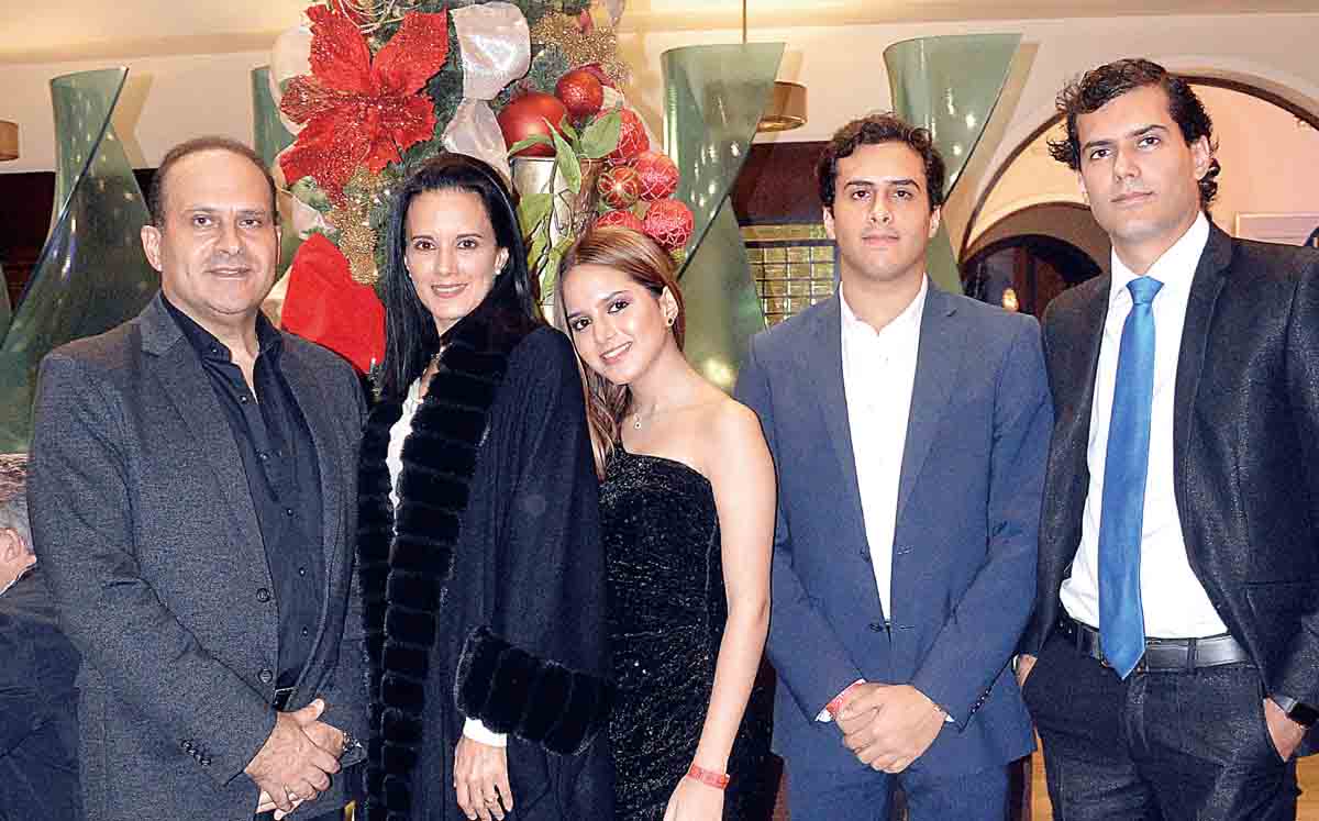 RAÚL MANZUR, ROCÍO DE MANZUR, EVELYN MANZUR, SANTIAGO MANZUR Y RAÚL MANZUR se divirtieron en el Club Campestre Tampico