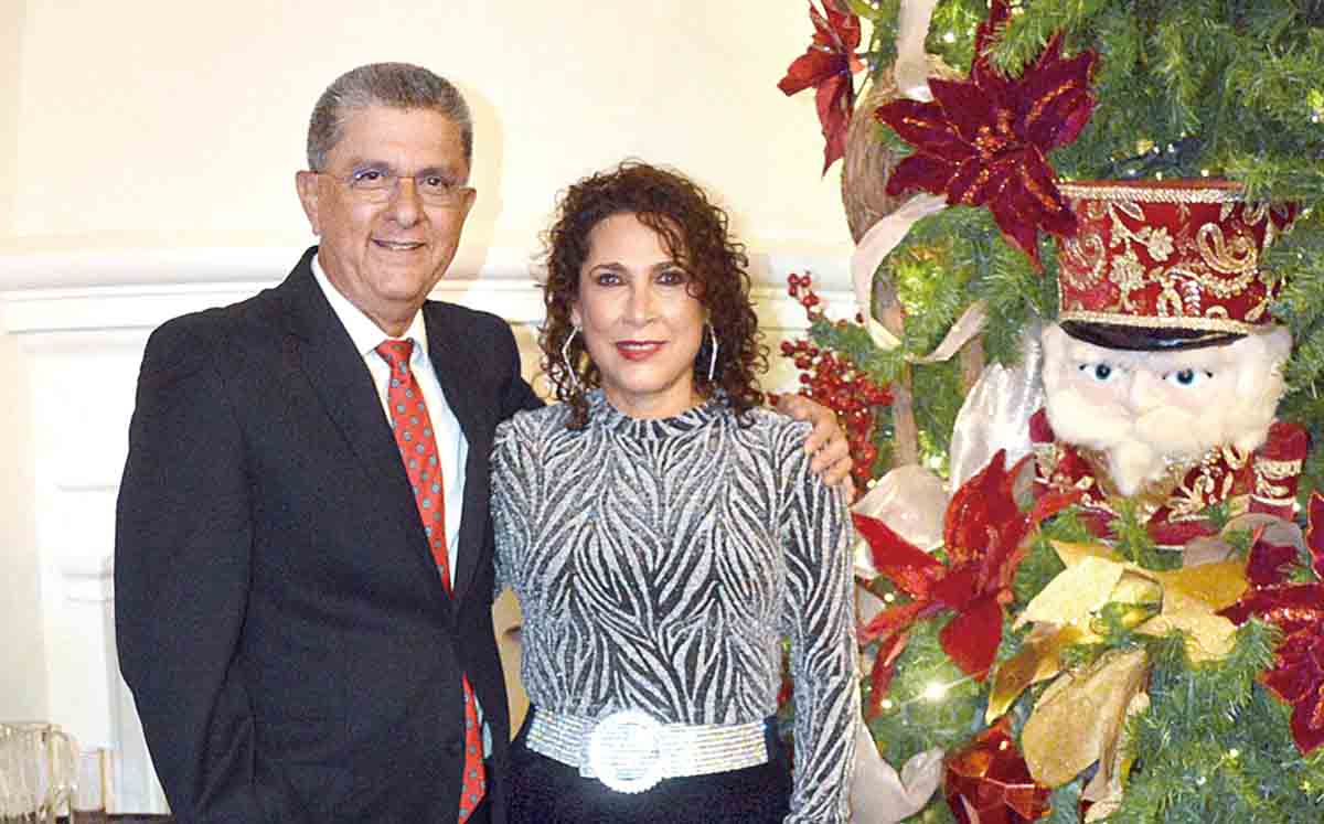 JOSÉ LUIS HERRERA Y LAILA DE LA CRUZ llegaron con sus mejores outfits al Club Campestre Tampico