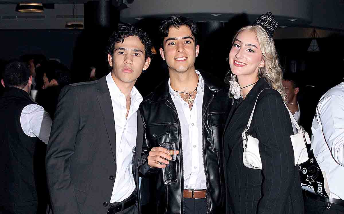 SANTIAGO FLORES, ANDER GALNARES Y ARIANNE GALNARES  felices de despedir un gran año