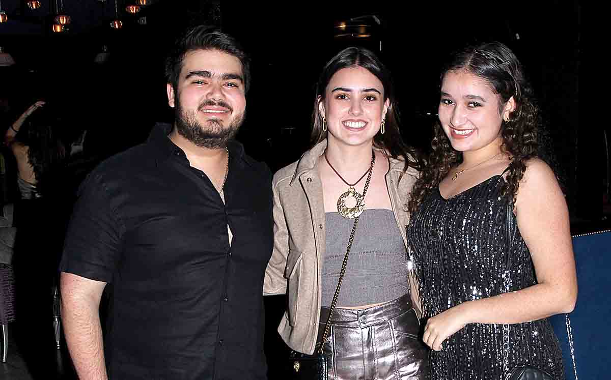 JOSÉ LUIS GONZÁLEZ, ANA DELGADO Y MARÍA GONZÁLEZ nos regalaron sus mejores sonrisas para despedir el año