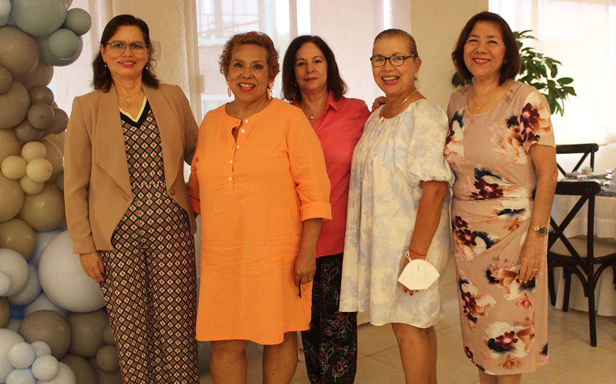 JUANA GORDOA DE RUIZ, ERIKA SÁNCHEZ, PILAR SALDAÑA, EUGENIA BRICEÑO DE VILLALOBOS, JUANITA BAZÁN DE HERNÁNDEZ nos regalaron sus mejores sonrisas