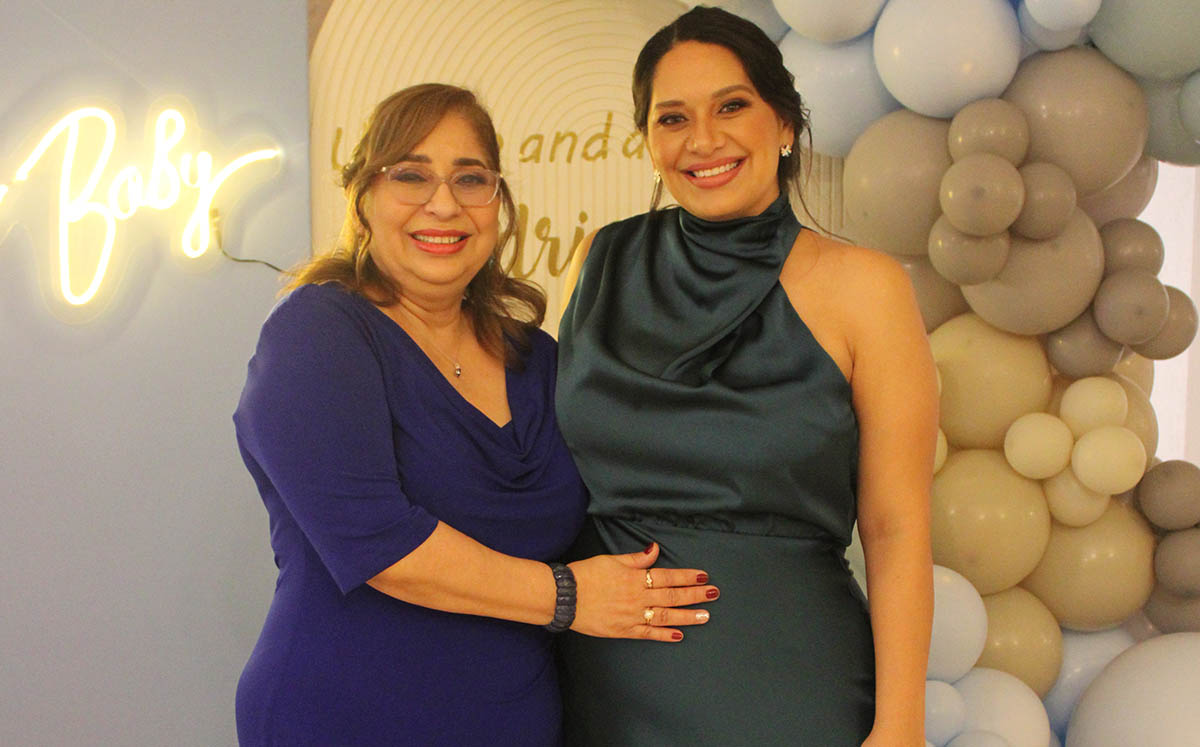 MARÍA DEL PILAR ÁLVAREZ DE CERDA feliz de festejar junto Alicia de su baby shower